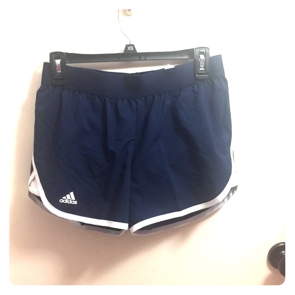 Adidas women’s club 3.5 inch tennis shorts - Picture 1 of 2